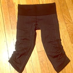 Lululemon crops size 4